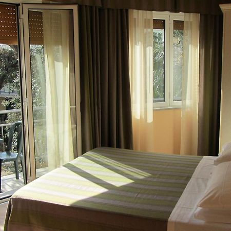 Hotel Ausonia Фоллоника Экстерьер фото