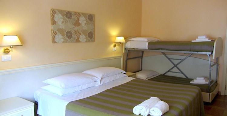 Hotel Ausonia Фоллоника Экстерьер фото