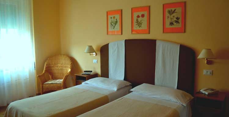 Hotel Ausonia Фоллоника Экстерьер фото
